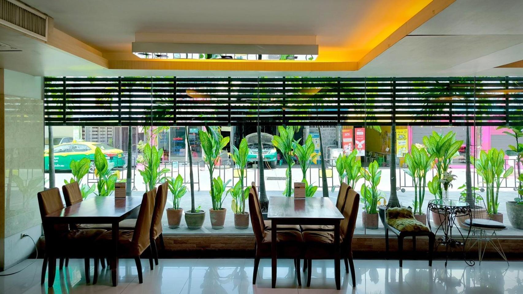 Centric Place Hotel Bangkok Exterior foto